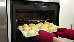 baking oven pan cupcakes