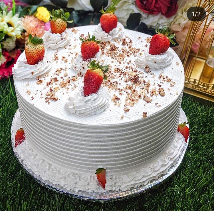 Anniversary cake red or white theme Call 📞 or whatsapp 0341 4647528 🌟 🌟  Some dates are very close to our hearts and we want to celebrate th… |  Instagram